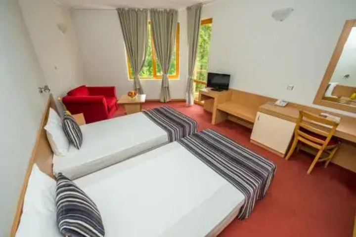 Room 4 of 14