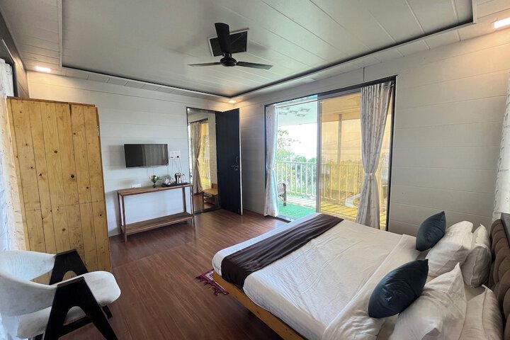Room 33 of 96