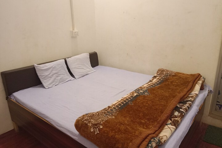 Room 10 of 13