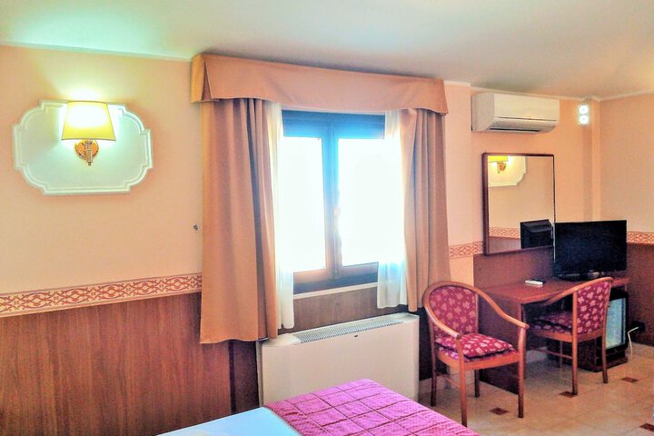 Room 11 of 71