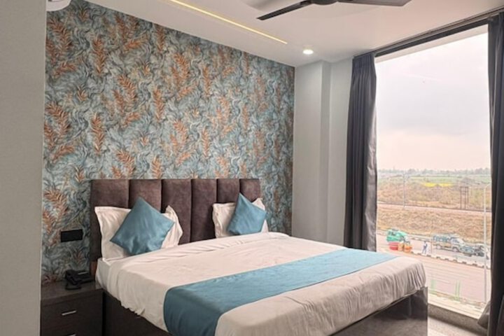 Room 18 of 42