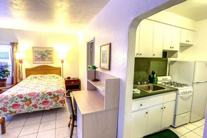 Standard Double Room 1 Queen Bed (2 of 12)