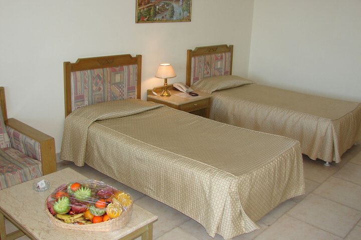 Room 14 of 90