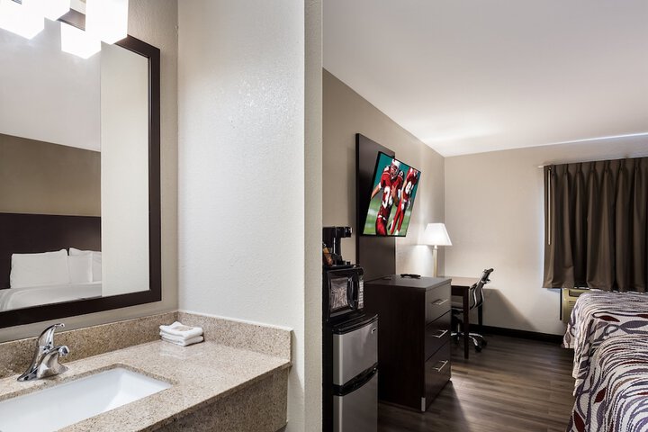 ADA Accessible Deluxe Queen with Roll in Shower (15 of 22)