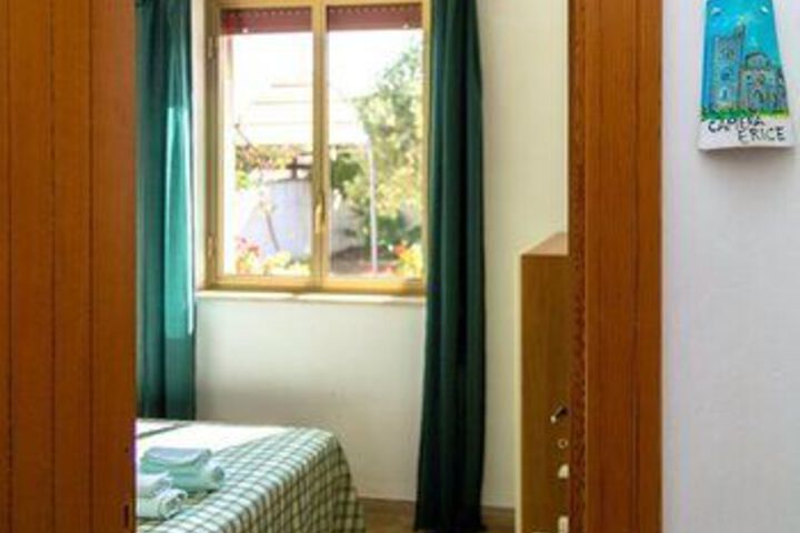 Room 32 of 70