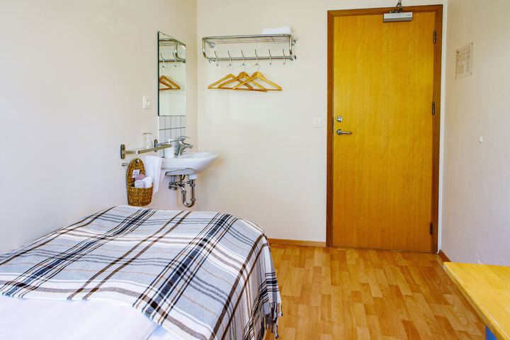 Room 30 of 90