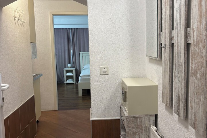 Room 183 of 266