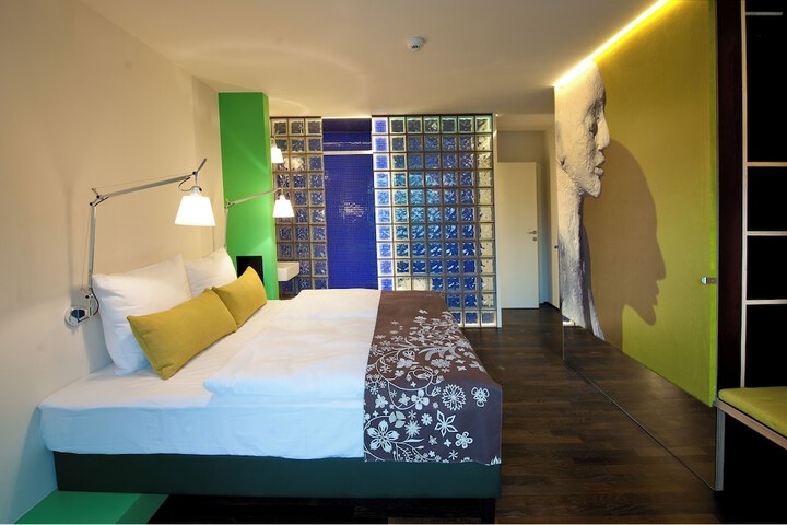 Room 56 of 159