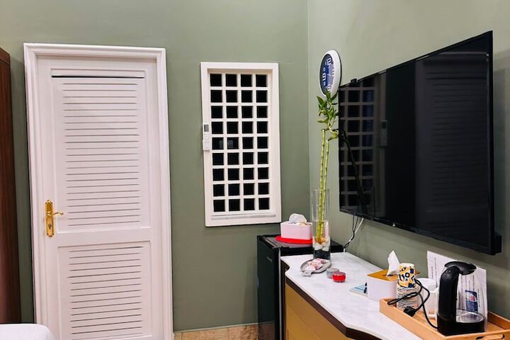 Room 15 of 68