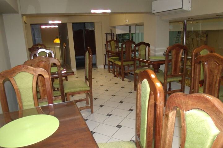 Lounge 43 of 50
