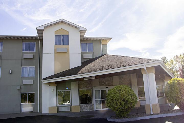 Hotel Entry