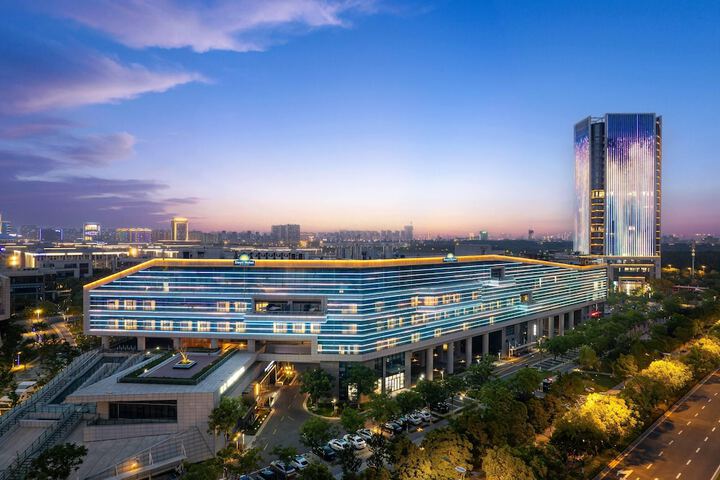 Exterior of Days Hotel by Wyndham Yancheng Hi-Tech Park