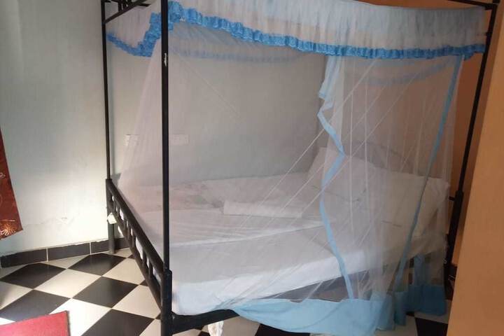 Room 5 of 10