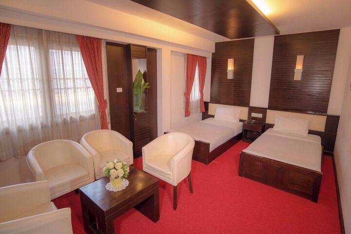 Room 16 of 38