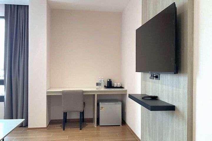 Room 5 of 28