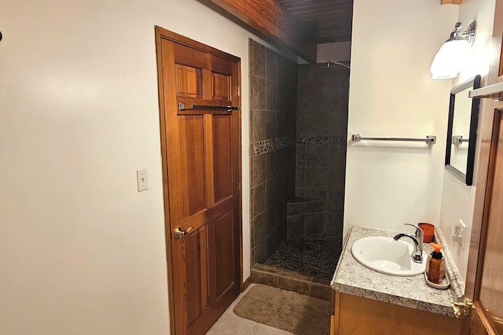 Room 8 of 117