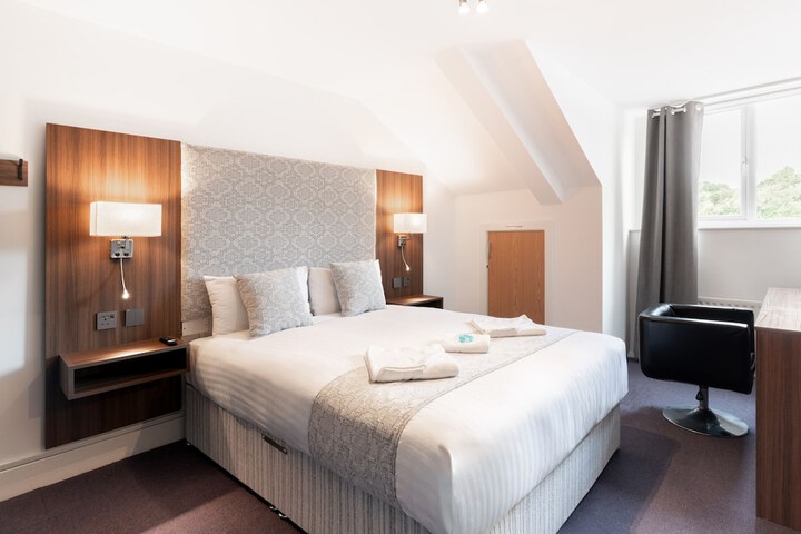 Room 6 of 34