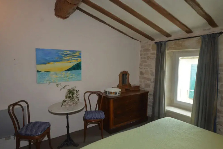 Room 4 of 13