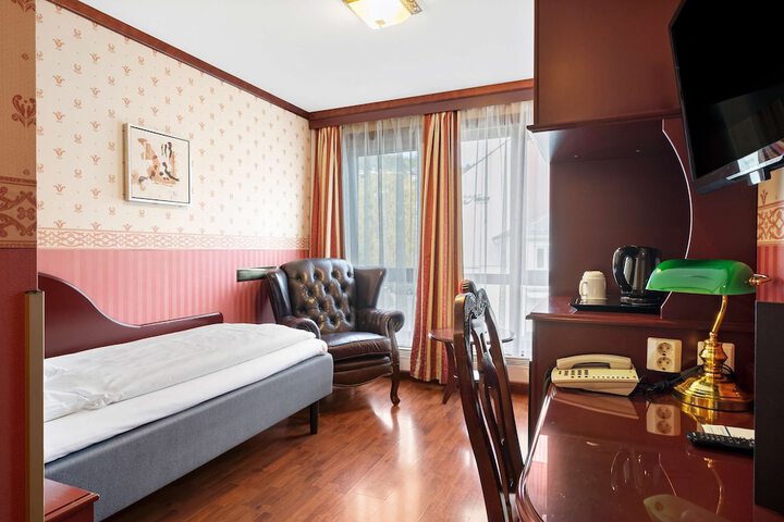 Room 22 of 48