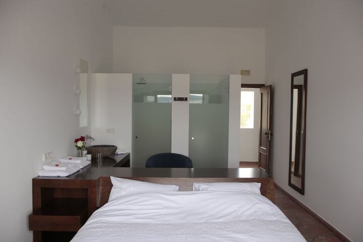 Room 3 of 44