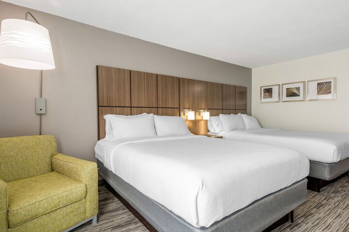 1 Queen Bed (9 of 11)