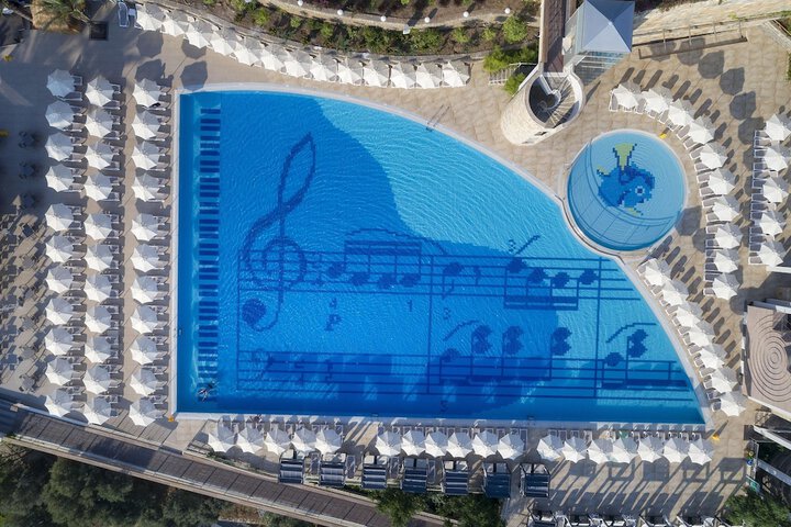 Pool 50 of 128