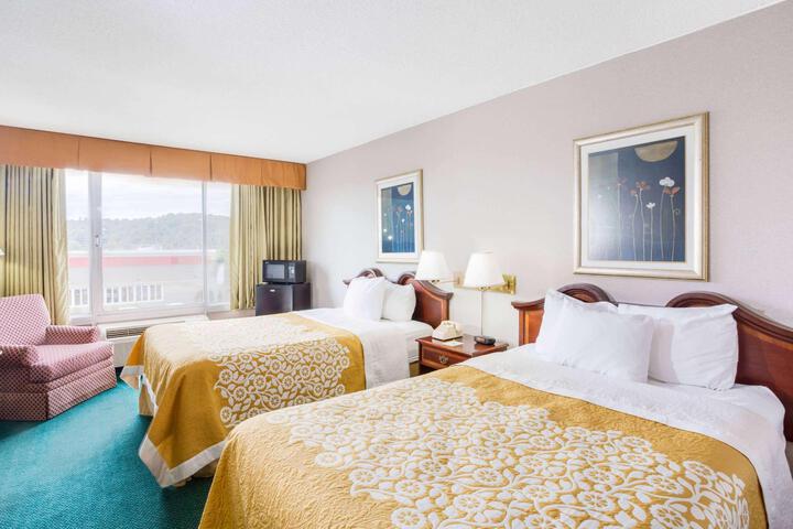2 Double Beds (1 of 8)
