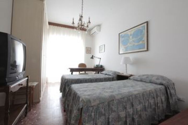 Room 9 of 20