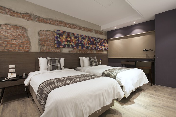 Room 14 of 36