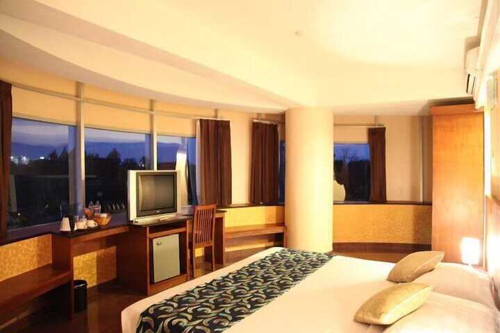 Room 8 of 28