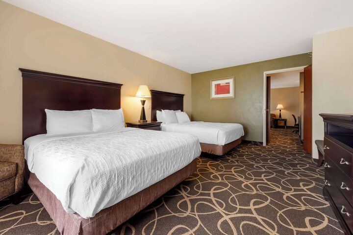 2 Queen Beds (5 of 11)