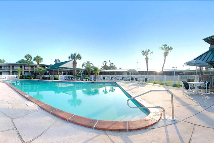 Pool Hotel
