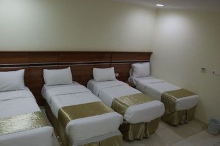 Room 6 of 32