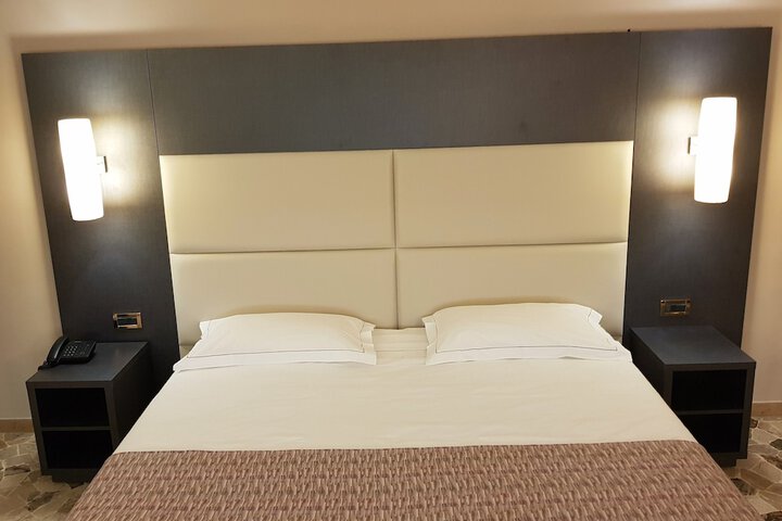 Room 6 of 37