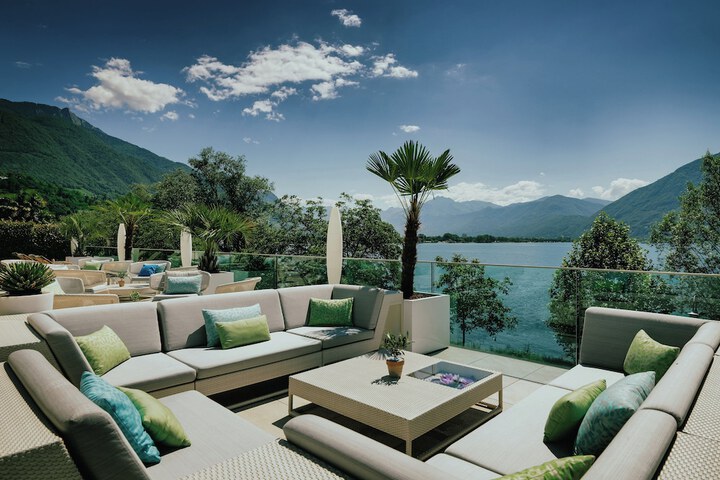 Lounge 44 of 70