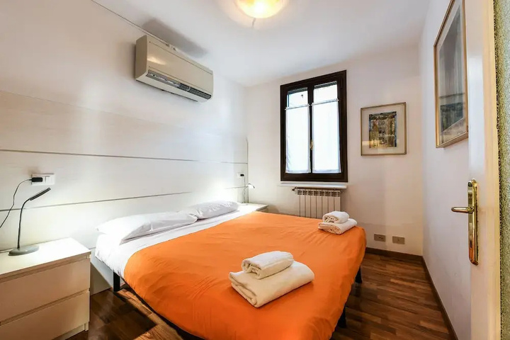 Room 2 of 15