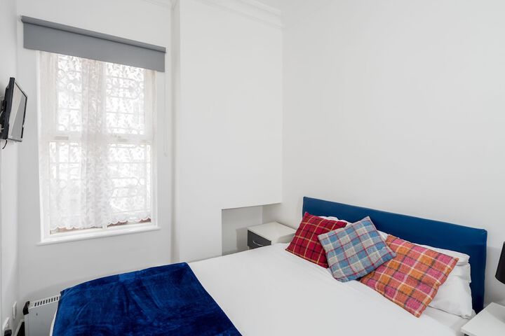 Room 10 of 38