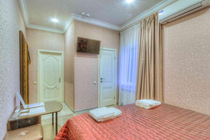 Room 9 of 27