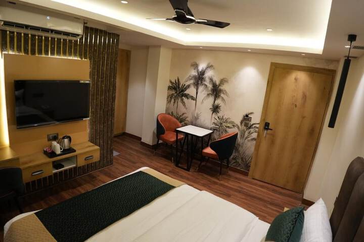 Room 2 of 20