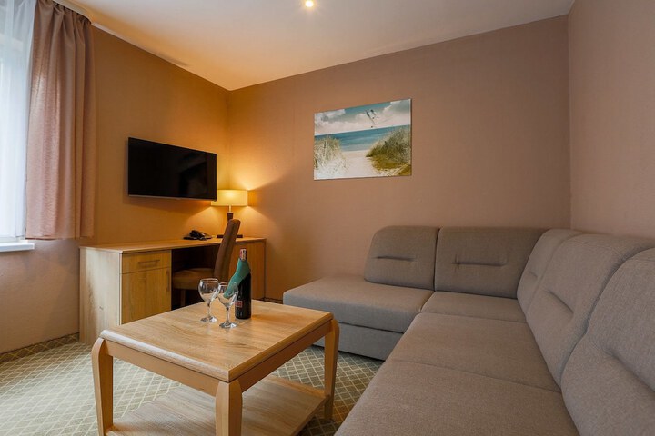 Room 4 of 32