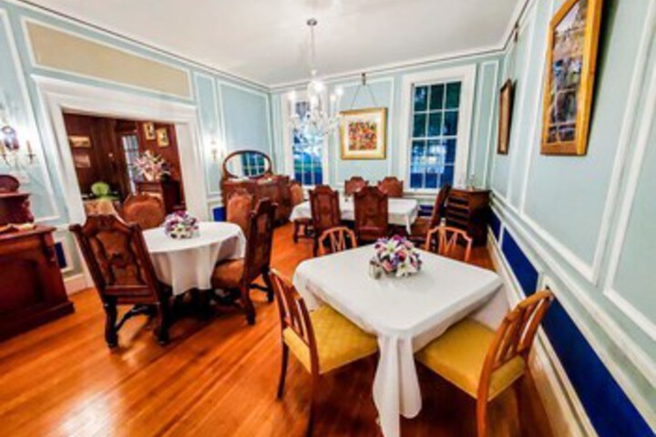 Dining 9 of 35