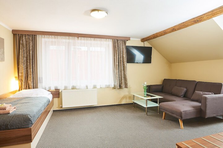 Room 6 of 77