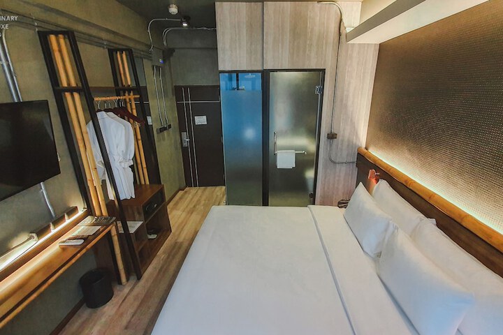 Room 8 of 98