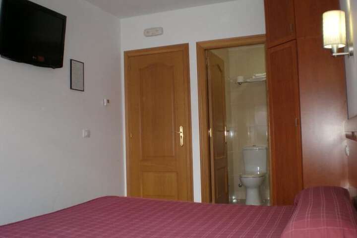 Room 6 of 8