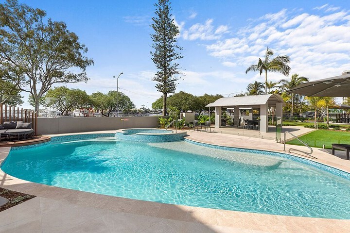 Hotel Pool