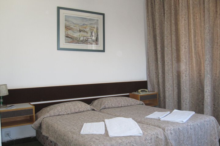 Room 6 of 32