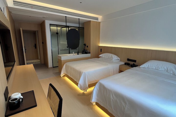 Room 6 of 14
