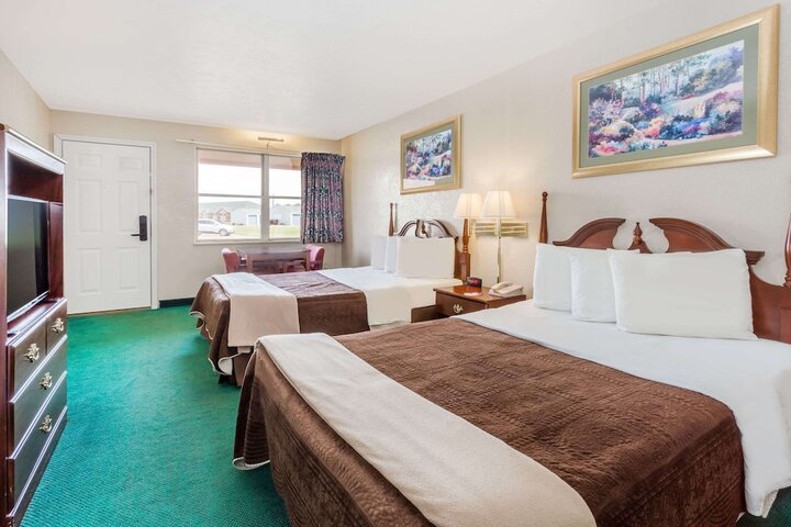 2 Double Beds (4 of 7)