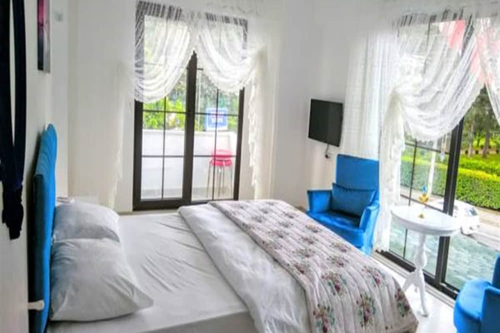 Room 2 of 28