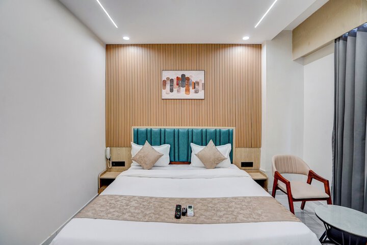 Room 11 of 25